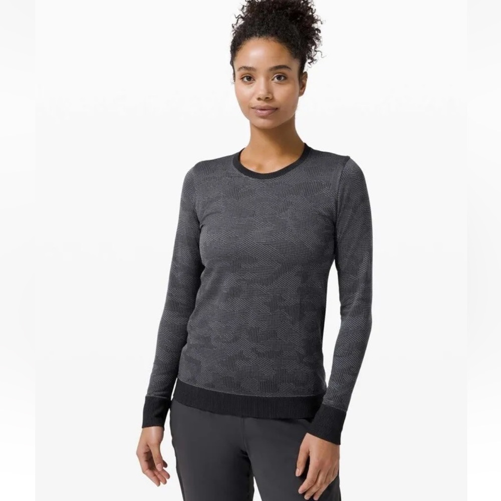 Lululemon Long sleeve Swiftly Breathe Black camo  Workout Shirt small/medium